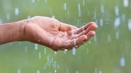 Vreme rea în România. Meteorologii au emis cod galben de ploi și descărcări electrice