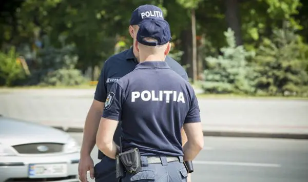 Trei polițiști de la Inspectoratul de Poliție Botanica, trimiși în judecată pentru abuz de serviciu
