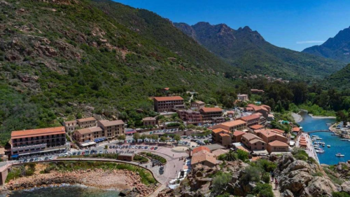Sardinia, transformată în „Insula Diavolului”. Italia mută zeci de mafioți și teroriști într-o închisoare