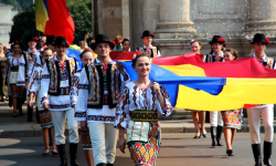 Dimineața – depuneri de flori, după amiază – parada. Programul evenimentelor dedicate Zilei Independenței