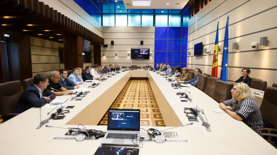 Reforma administrației, pe platforma parlamentară de comunicare. Rolul acesteia în procesul de accelerare a procesului