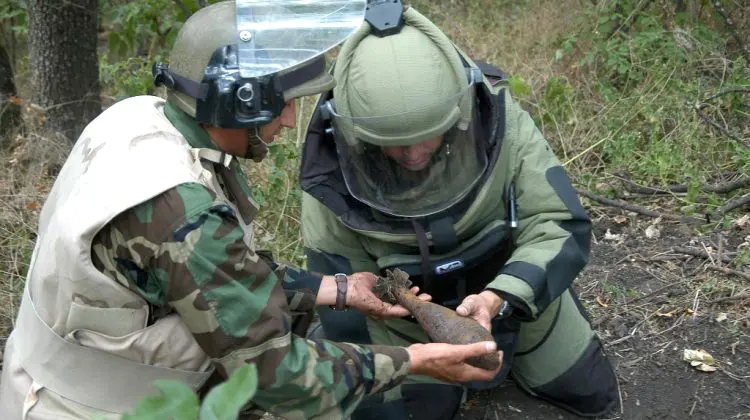 Pericol la Ștefan Vodă! Au fost depistate circa 100 de mine antitanc și grenade