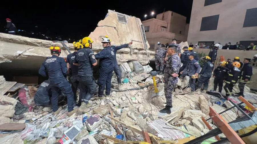 FOTO VIDEO Cinci morţi şi 14 răniţi în prăbuşirea unei clădiri la Amman