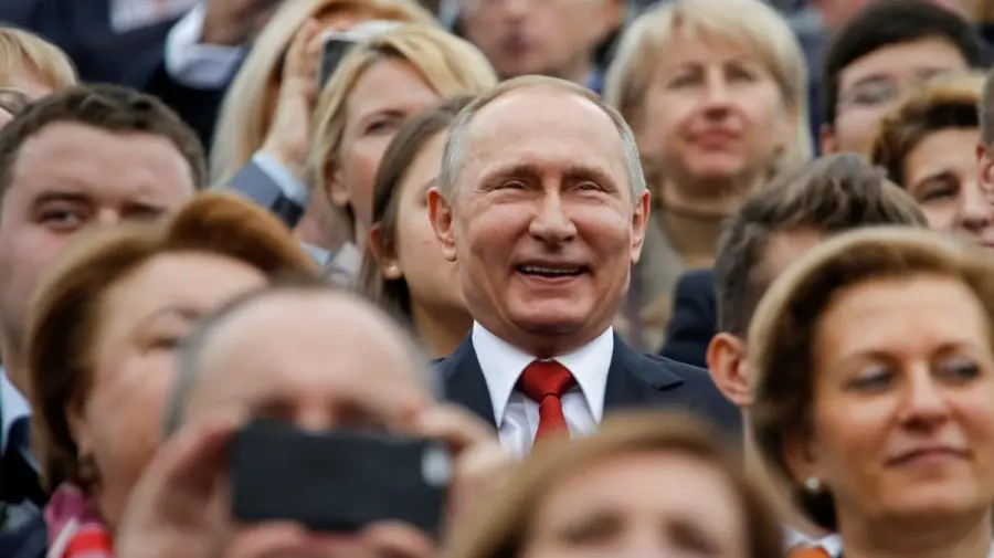 Cine își mai amintește despre comunismul științific? Putin vrea ore de ideologie: Viitor măreț și Occidentul desfrânat