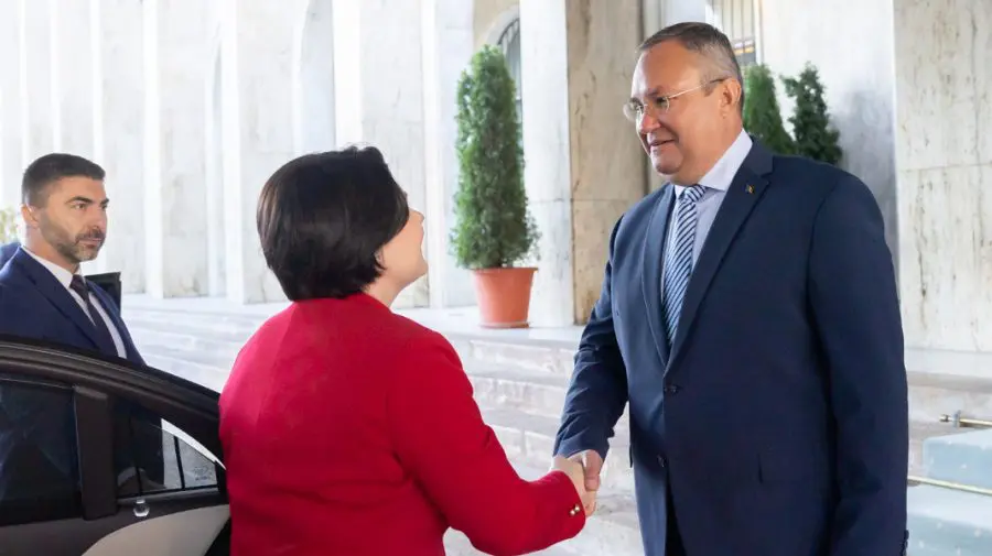 FOTO, VIDEO Ciucă, pe o treaptă mai sus decât Gavrilița! Premierul Republicii Moldova a ajuns la București