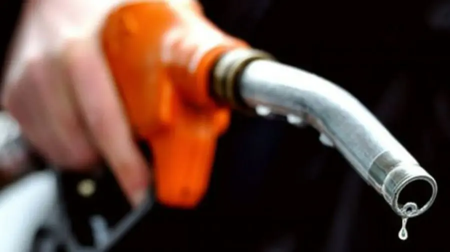 ATENȚIE, șoferi! Benzina se ieftinește cu 20 de bani