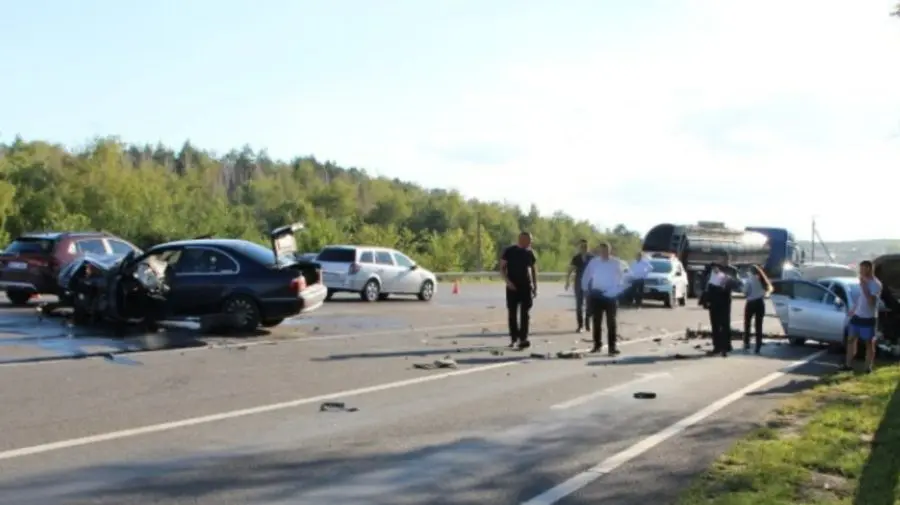 ULTIMĂ ORĂ! În accidentul de la Sociteni a fost implicat un atomobil marca „BMW” și un „Volkswagen”