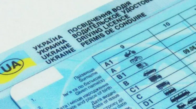 O fac pe niznaiul: Doi șoferi ucraineni au încercat să ajungă în Moldova cu acte falsificate
