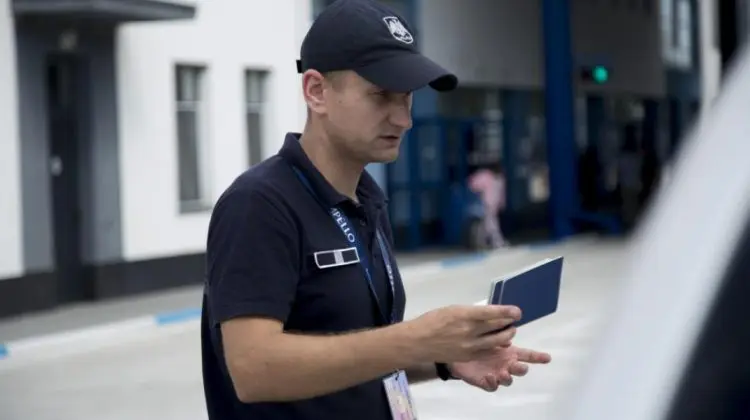 Un irakian a încercat să intre în Republica Moldova cu trei permise de conducere. Detalii