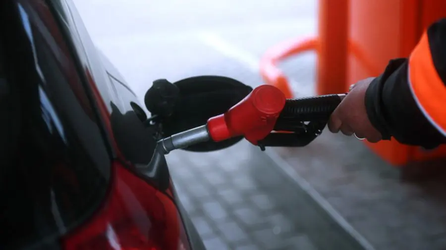 La sfârșit de lună, carburanții se scumpesc! Cât vor plăti azi șoferii
