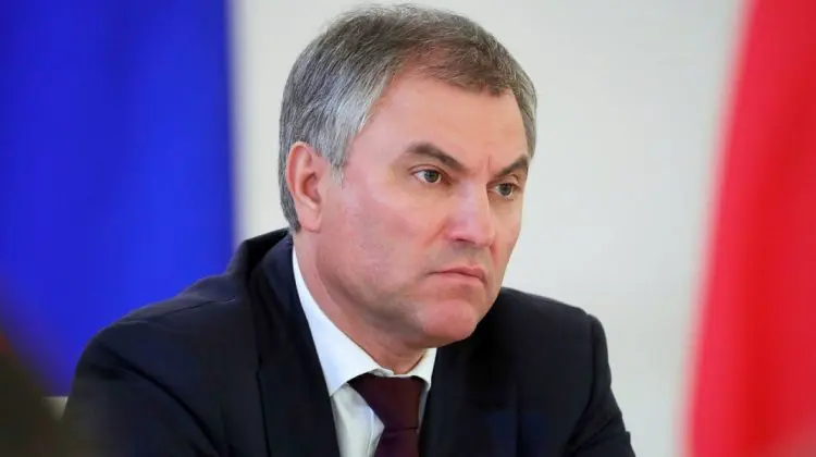 „Nu există protecţie pentru deputaţi”. Președintele Dumei de Stat îndeamnă parlamentarii să plece la război