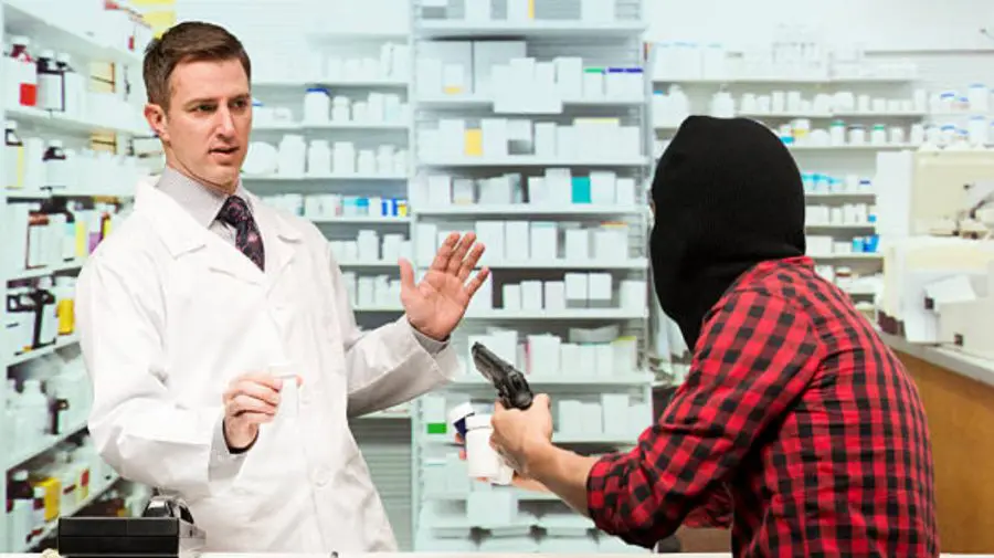 De scârbă că l-a lăsat soția, un român a jefuit zeci de farmacii din Belgia