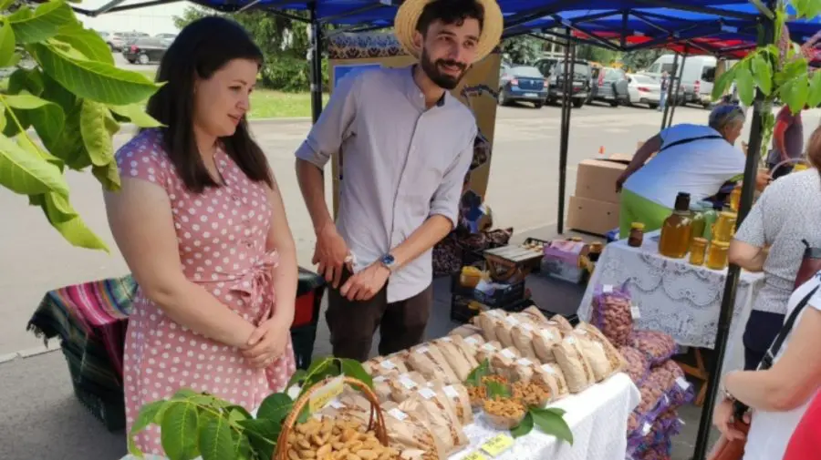 FOTO Legume proaspete, obiecte artizanale și rechizite! Ce târguri vor avea loc în Capitală în acest weekend