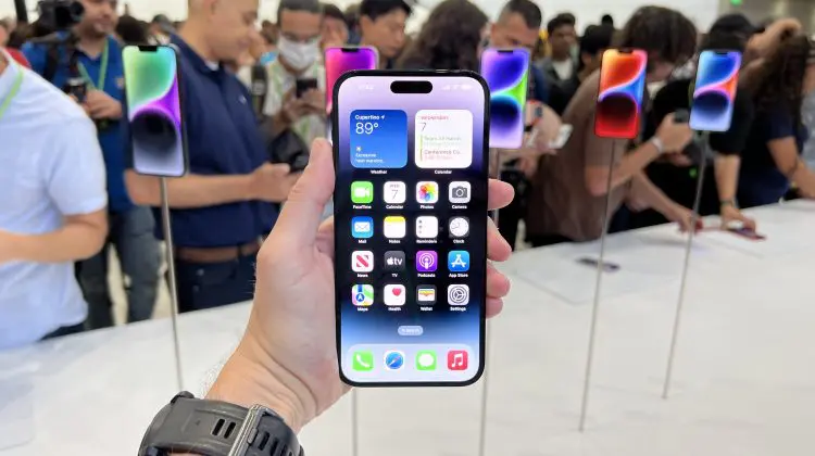 Cetățenii ruși vor putea să achiziționeze noul model de telefon iPhone 14 datorită unei scheme de import