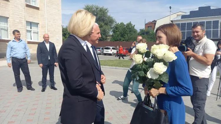 VIDEO A venit nepoftită să o dea la brazdă de ce nu a invitat-o la discuții. Vlah și Sandu, față-n față în Găgăuzia