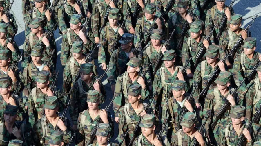 DOC Pe unii îi eliberează, pe alții îi înrolează. Sandu a semnat decretul de recrutare și pensionare a militarilor