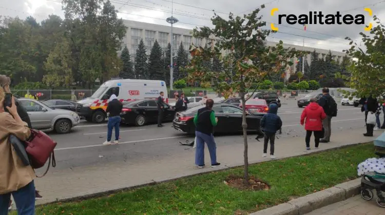 VIDEO cu impactul din Centrul Capitalei, în care a fost implicată mașina reprezentantului unui corp diplomatic