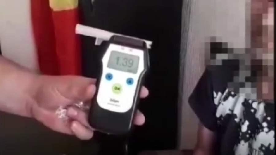 VIDEO Un șofer din Fălești, prins beat la volan: ”Eu știu că am servit!”