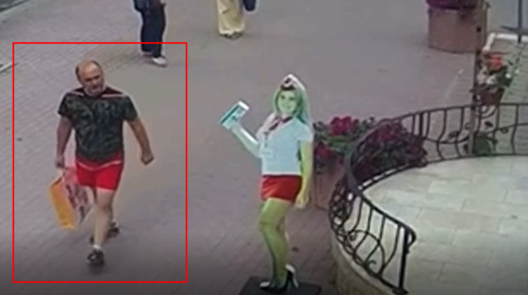 VIDEO Atenție la bărbatul din imagini! Pentru ce faptă este căutat de polițiștii din Orhei