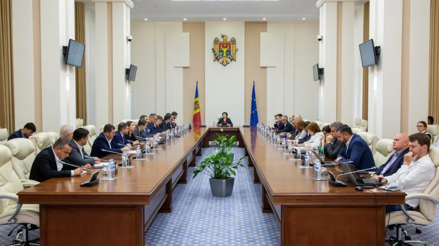 DOC Comisia Situații Excepționale a obligat furnizorii de energie electrică să solicite ANRE revizuirea tarifelor