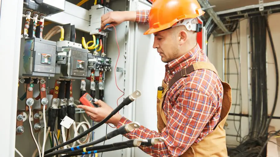 R. Moldova și România, conectate la același electrician. Urmează să fie recunoscute reciproc autorizațiile