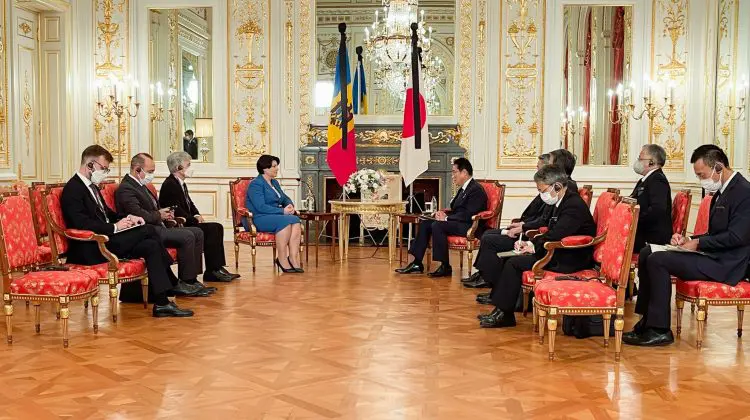 FOTO Natalia Gavrilița s-a întâlnit cu omologul său nipon. Discuțiile s-au axat pe extinderea relațiilor moldo-japoneze