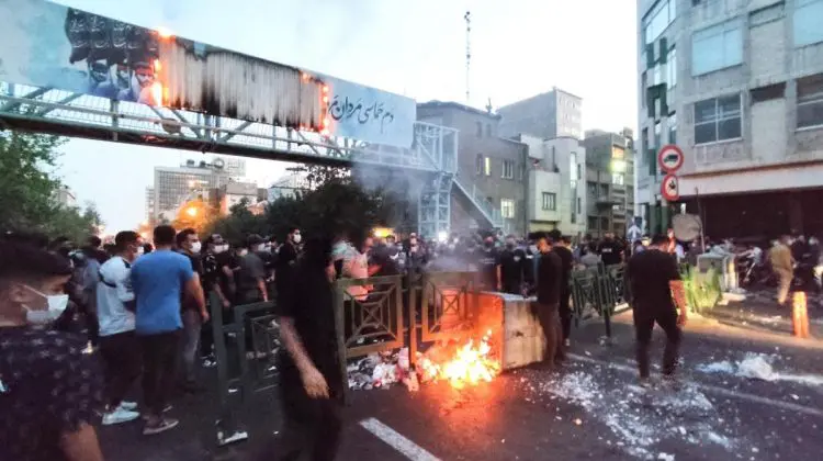 Autoritățile iraniene au extins represiunea: Instagram şi Whatsapp, blocate. Teheranul recunoaște doar 17 morți