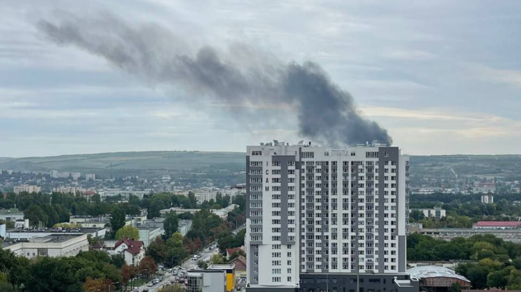 FOTO, VIDEO Incendiu în sectorul Ciocana al Capitalei! Fumul negru se vede de la zeci de metri