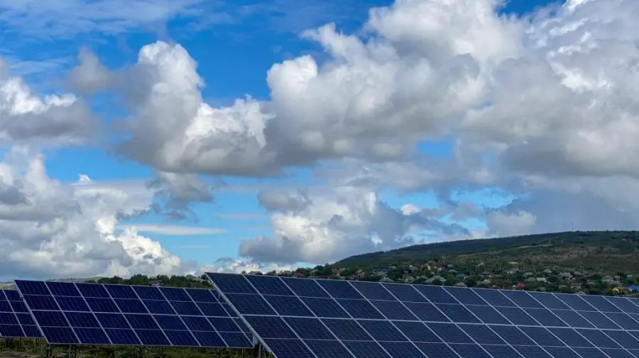 Termen-limită pentru depunerea ofertelor la licitația pentru construirea parcurilor eoliene și fotovoltaice