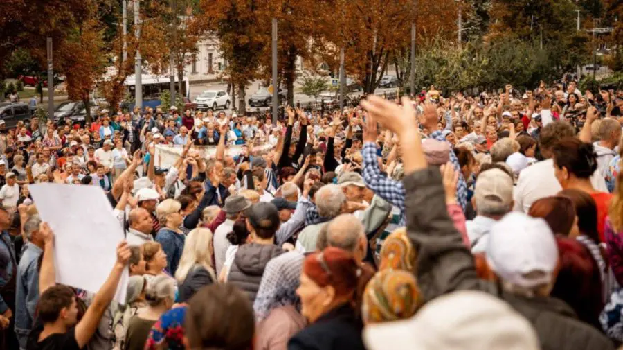 VIDEO Protest de amploare în fața Președinției! Mii de oameni au cerut încetarea presiunilor la adresa partidului ȘOR