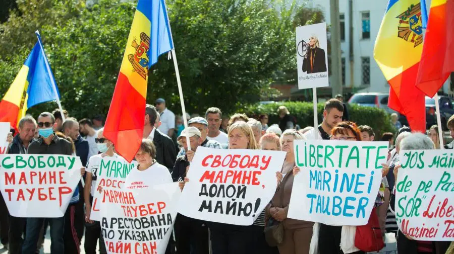 VIDEO Un nou protest în Capitală! Partidul „ȘOR” a cerut eliberarea din arest a Marinei Tauber și Olga Romanova