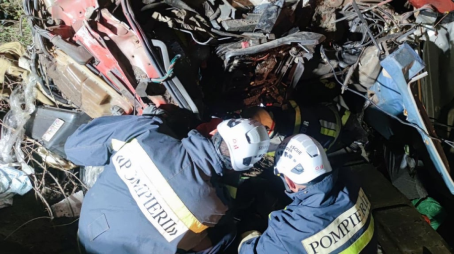 FOTO Detalii noi de la accidentul de la Anenii Noi! A fost nevoie de intervenția salvatorilor pentru a scoate șoferul