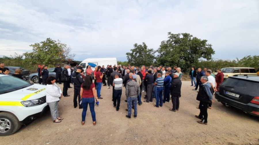 VIDEO Zeci de persoane din Soroca au blocat un drum în semn de protest. Ce i-a nemulțumit pe oameni