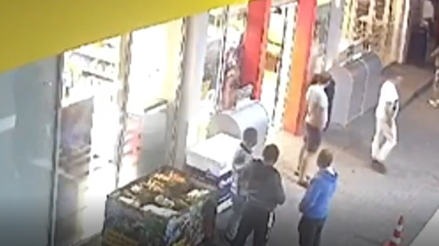 VIDEO Unul are 40, altul 45 de ani. După ce au fost identificați, poliția i-a reținut pe agresorii de la Călărași