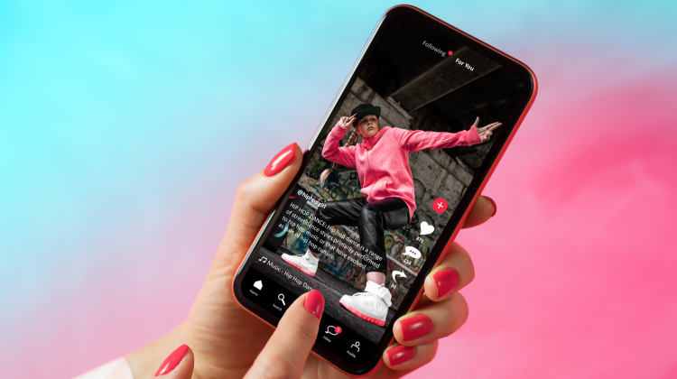 Studiu: TikTok reprezintă acum un pericol semnificativ pentru tineri