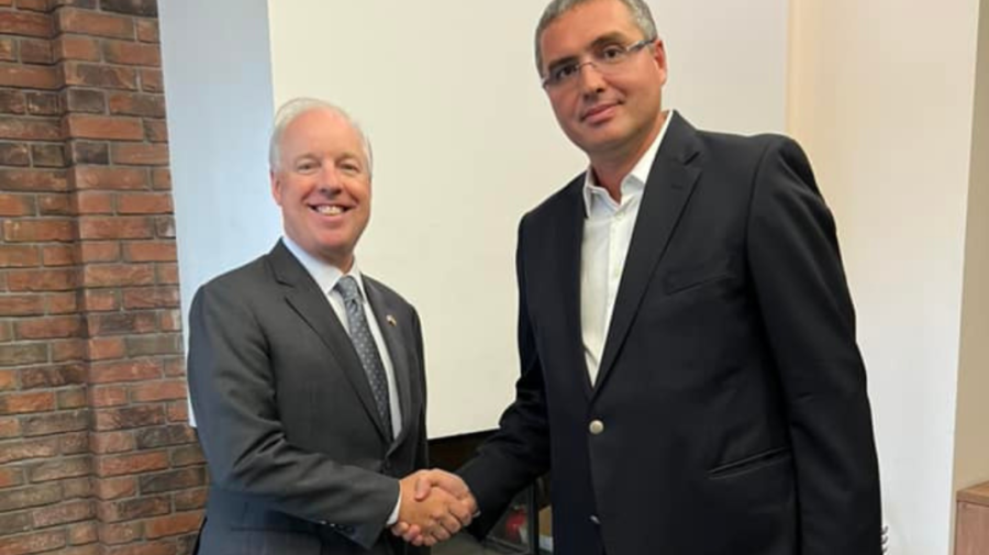 „Viitorul ne-a preocupat cel mai mult” – vezi de ce ambasadorul SUA în Moldova a mers la Renato Usatîi