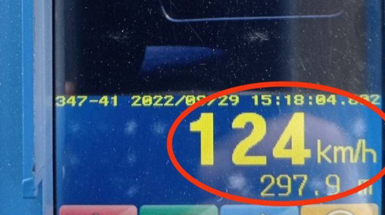 Șofer tupeist, surprins că circula cu o viteză excesivă! Riscă o amendă de doi bani