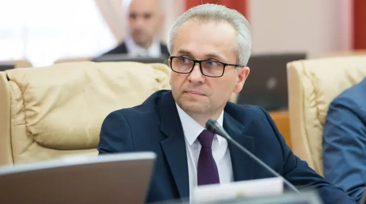 VIDEO 77 de elevi și studenți vor primi burse de merit! Guvernul a aprobat lista