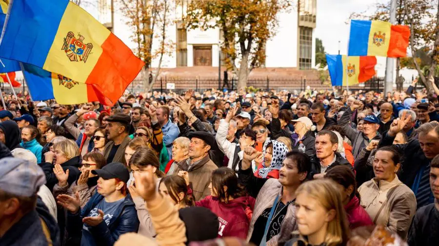 FOTO, VIDEO Au ieșit în stradă a treia duminică! Partidul ȘOR susține că sunt 50 de mii de protestatari