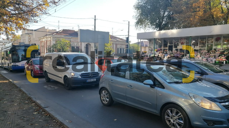 FOTO, VIDEO Săptămâna a început cu nervi și ambuteiaje în Chișinău! De ce oamenii au mers pe jos la serviciu?