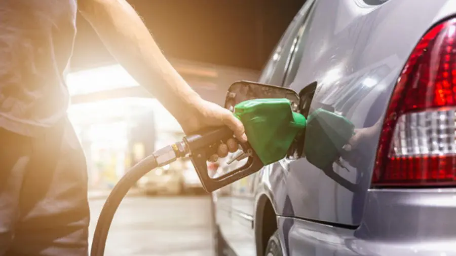 Șoferi, fiți gata să vă „scuturați” buzunarele! Carburanții devin din ce în ce mai scumpi