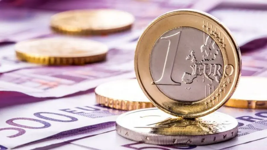 CURS VALUTAR 7 octombrie: Euro și dolarul se ieftinesc