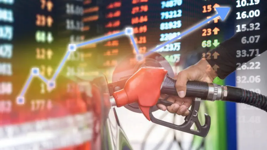 Spre final de săptămână, prețul motorinei explodează! Cât costă carburanții vineri