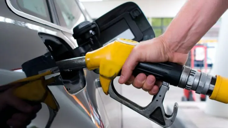 Șoferi, pregătiți portofelele! Carburanții vor fi și mai scumpi în weekend