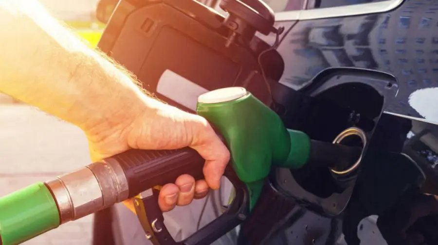 Dintr-un șoc în altul! Motorina se scumpește cu 52 de bani. Vezi ce se întâmplă cu benzina