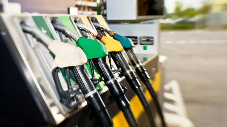 Încheiem săptămâna cu dreptul! Vineri șoferii vor scoate mai puțin din buzunare pentru carburanți