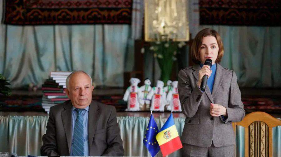 FOTO O nouă săptămână, un nou sat vizitat. Maia Sandu, la Ciuciuleni. Ce le-a spus oamenilor în contextul crizelor?
