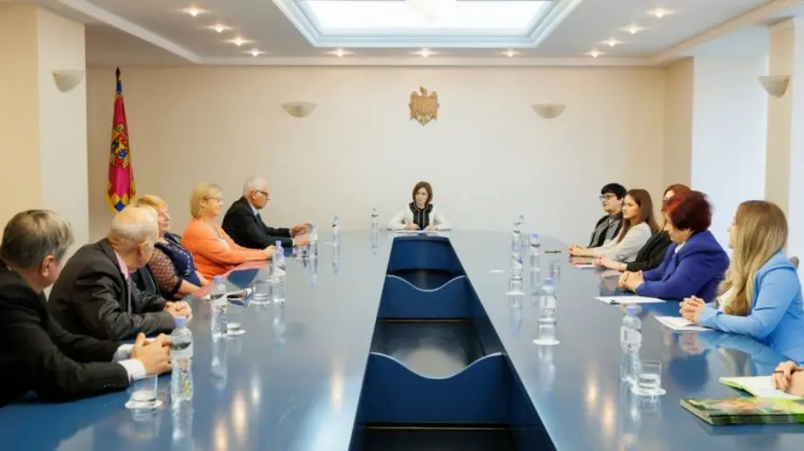 Ziua Internațională a Persoanelor Vârstnice. Sandu s-a văzut cu mai mulți bătrâni la Președinție. Ce le-a spus?
