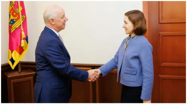 Pe la Președinție, apoi în fața presei. Ambasadorul SUA s-a întâlnit cu Maia Sandu. Subiectul discuției