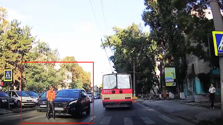 VIDEO Momentul suprins pe o trecere de pietoni, care îți oprește inima în loc